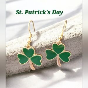 St. Patrick's Day Gold and Green Shamrock Hook Earrings NWT